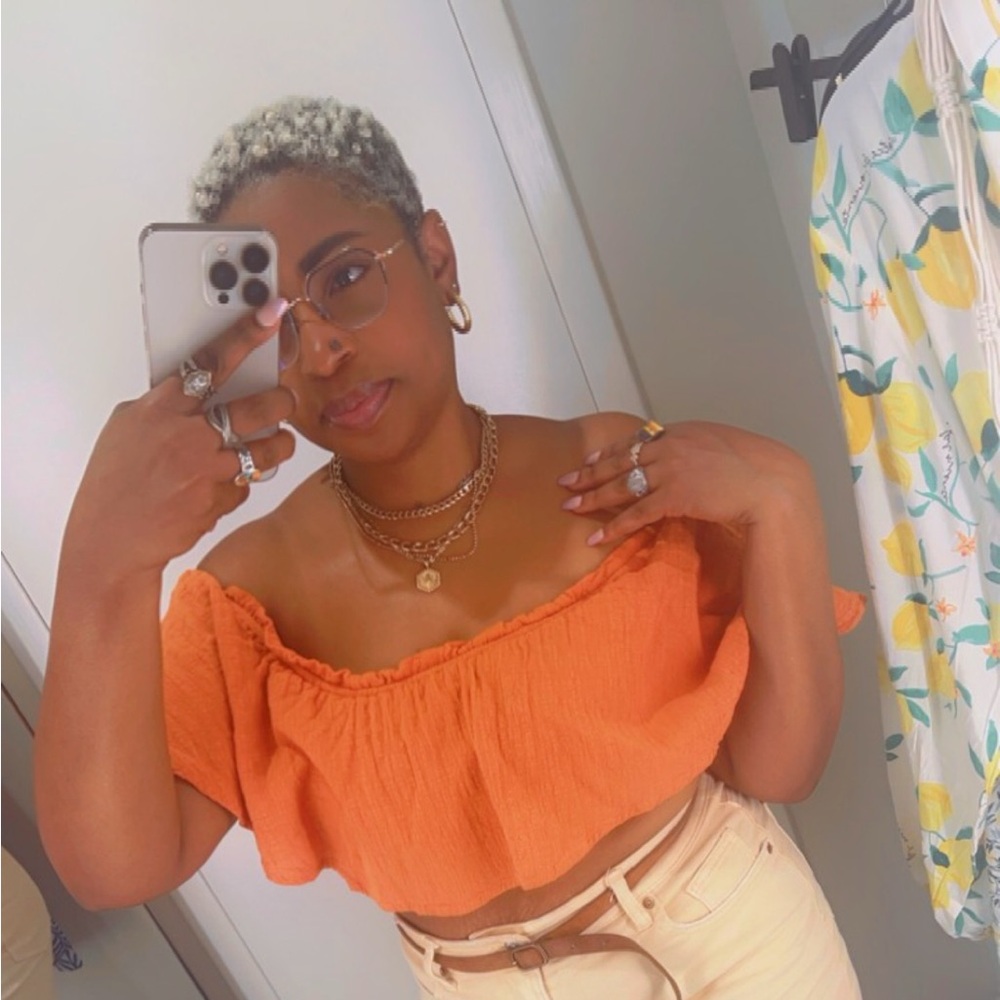 Meet your Posher, Alexis